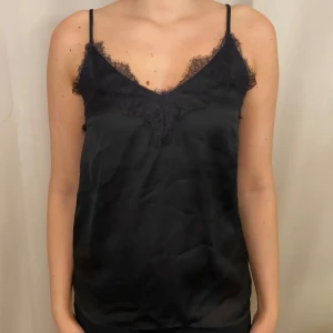 Satinlinne (3 färger) - Se alla bilder. En för 60kr eller alla tre för 100kr 😍från hm