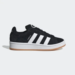 Svarta Adidas Campus sneakers - Snygga svarta Adidas Campus sneakers med de klassiska vita ränderna på sidan. Skorna har en vit sula med en brun undersida och är perfekta för en avslappnad stil.