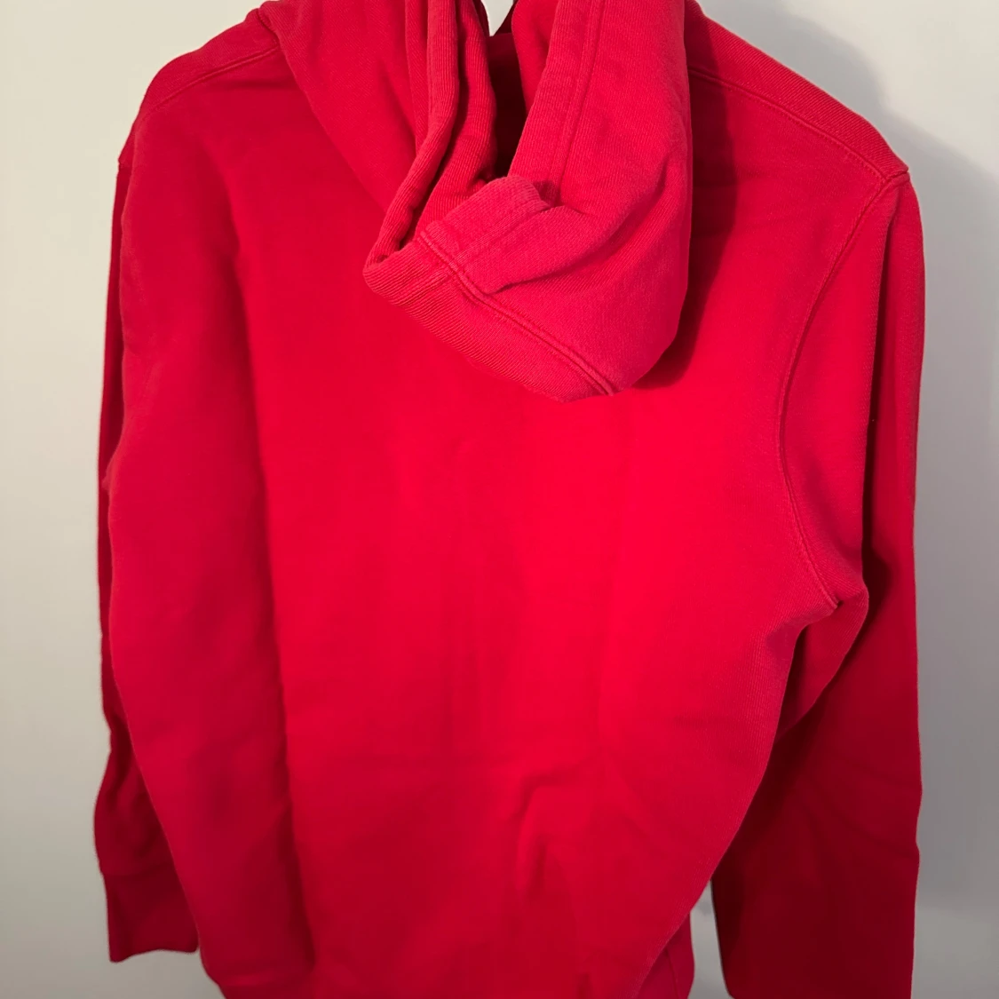 Röd hoodie från Levi's - 90