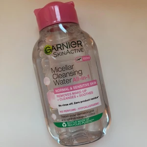 micellar cleansing water - säljer för att jag ej tål denna. Använt en gång endast. Köparen står för frakt (rese förpackning) 💗💗💗