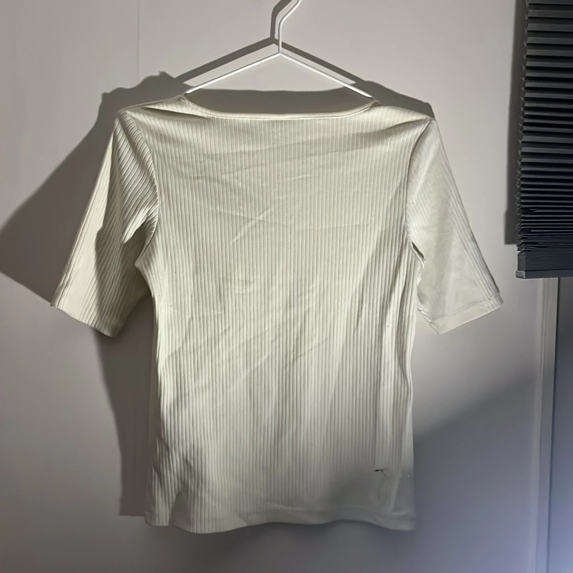 Vit ribbad topp från Uniqlo - 91