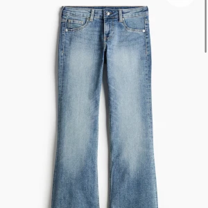 H&m low rise jeans - Säljer  populära low rise jeans 36/38 slutsålda! Har inga egna bilder då jag knappt andvänt dom.