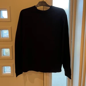 mörkblå tröja - mörkblå tröja (sweatshirt) me en smiley!