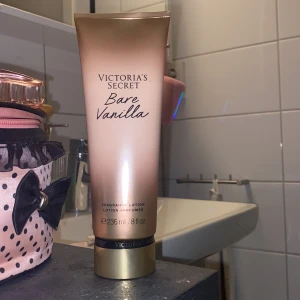 Victoria’s Secret bare vanilla lotion - Nyköpt, oanvänd. 