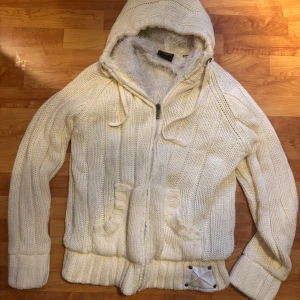 Cardigan med päls - Skriv om frågor