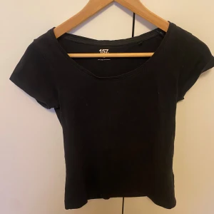 Tshirt - Använd väl, inga defekter🤍