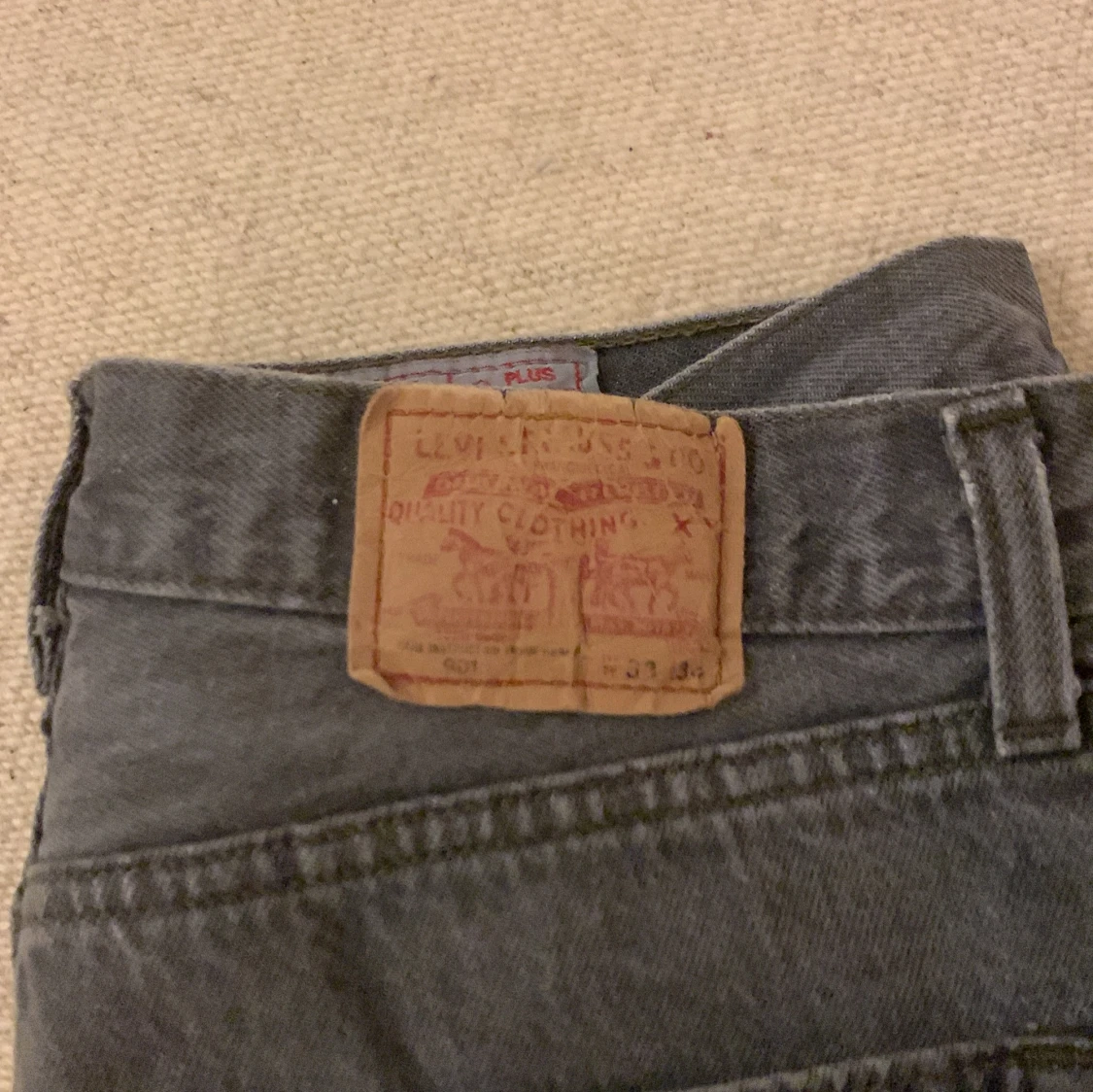 Grå Levis jeans - 3