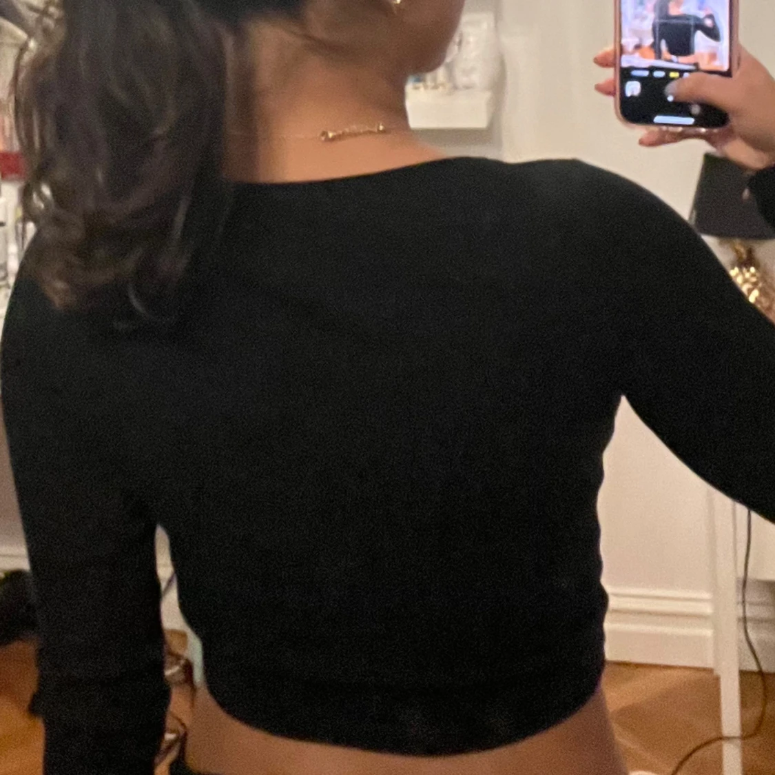 Svart ribbad croppad topp - 2