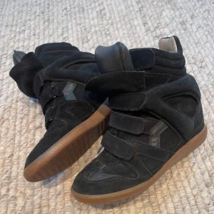 Svarta Marant skor - säljer mina ÄLSKADE Marant skor! Perfekta för en stilren look till vår och sommar