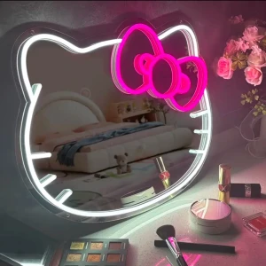 Hello Kitty spegel - lite repor men funkar som den ska. Man kan höja och sänka ljusstyrkan
