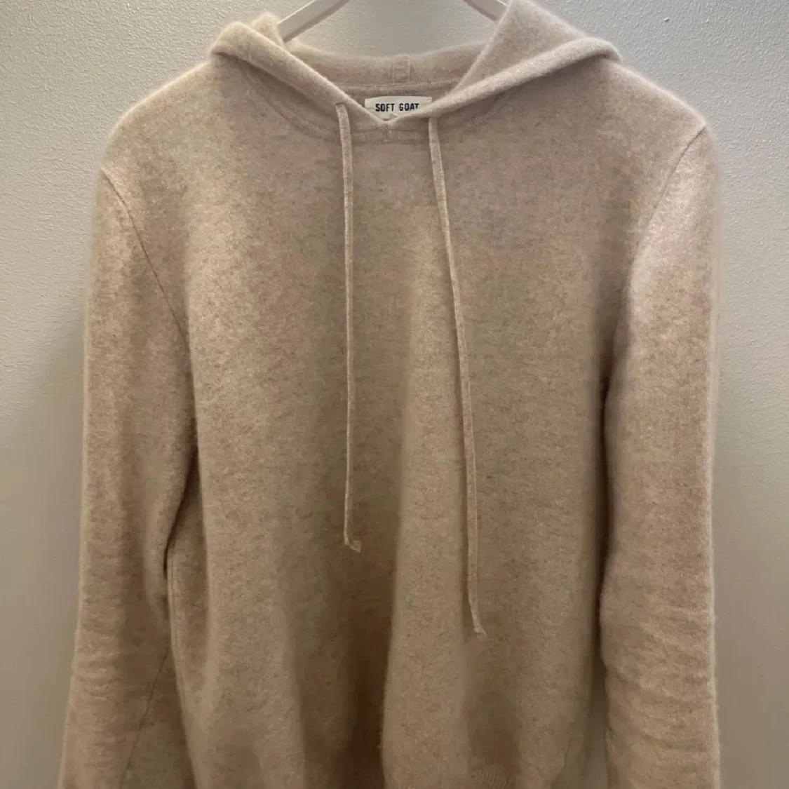 Beige hoodie från Soft Goat - 1
