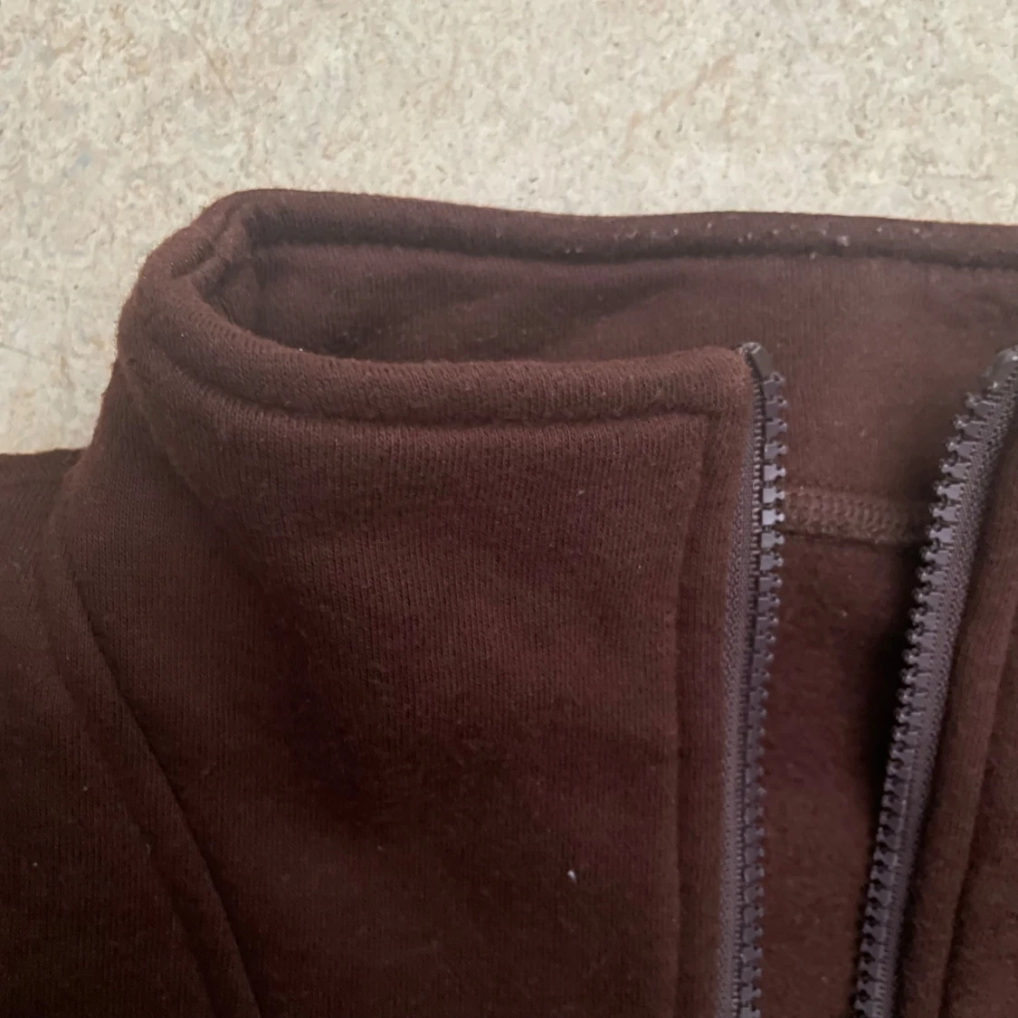 Brun tröja med dragkedja - 3