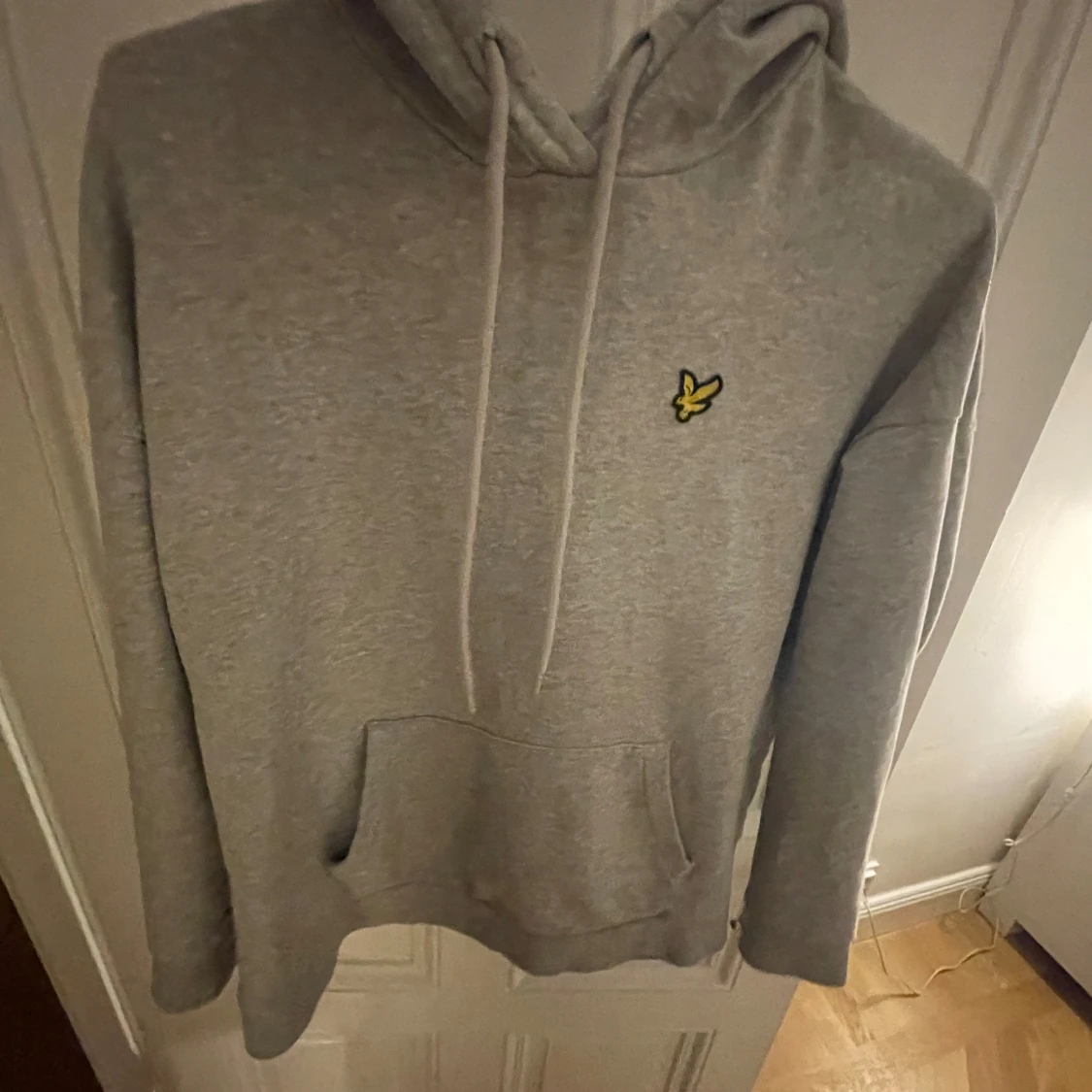 Grå hoodie från Lyle & Scott
