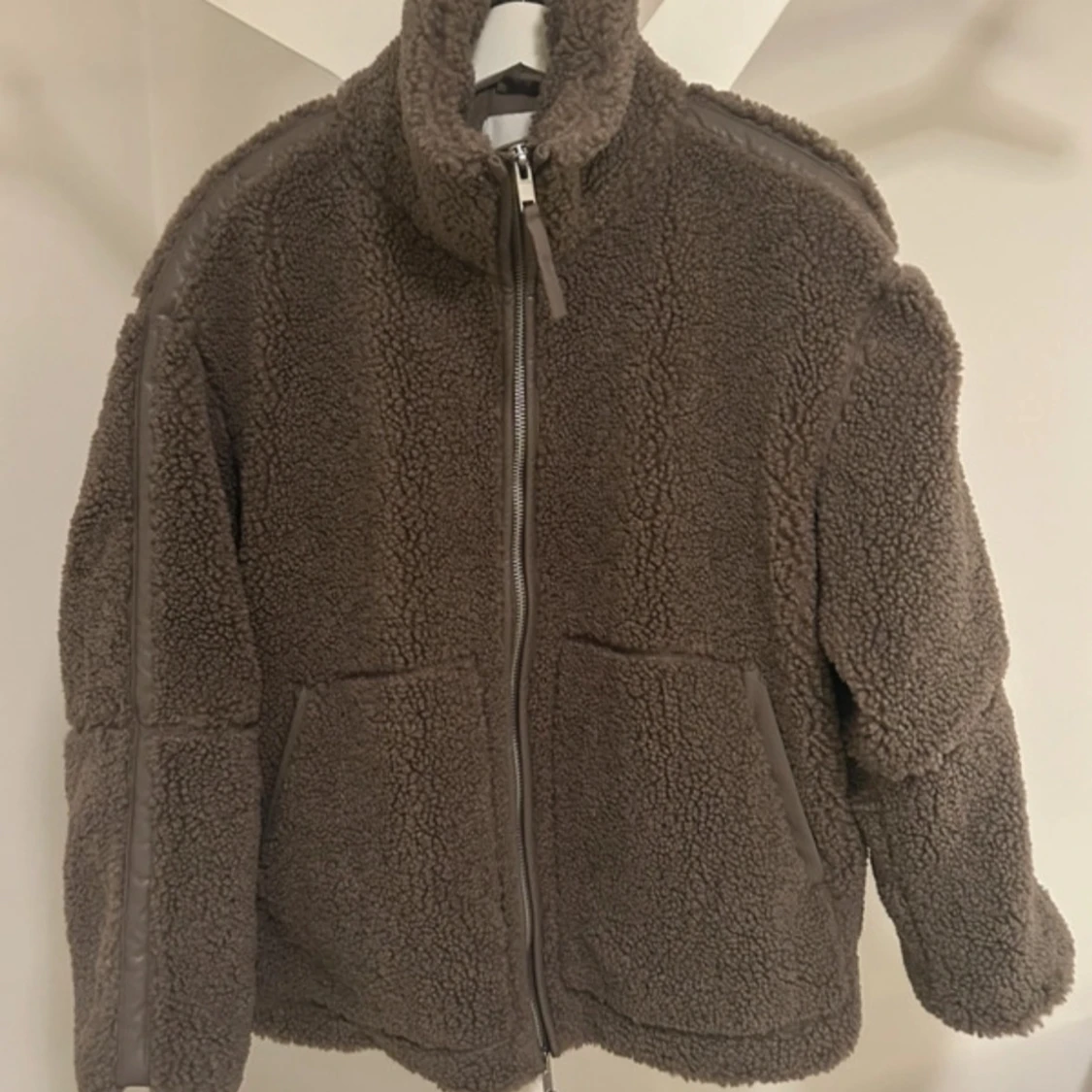 Brun teddyjacka med dragkedja - 2