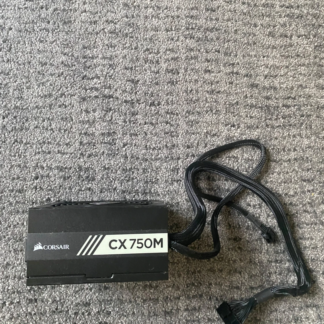 Corsair CX750M nätaggregat - 1