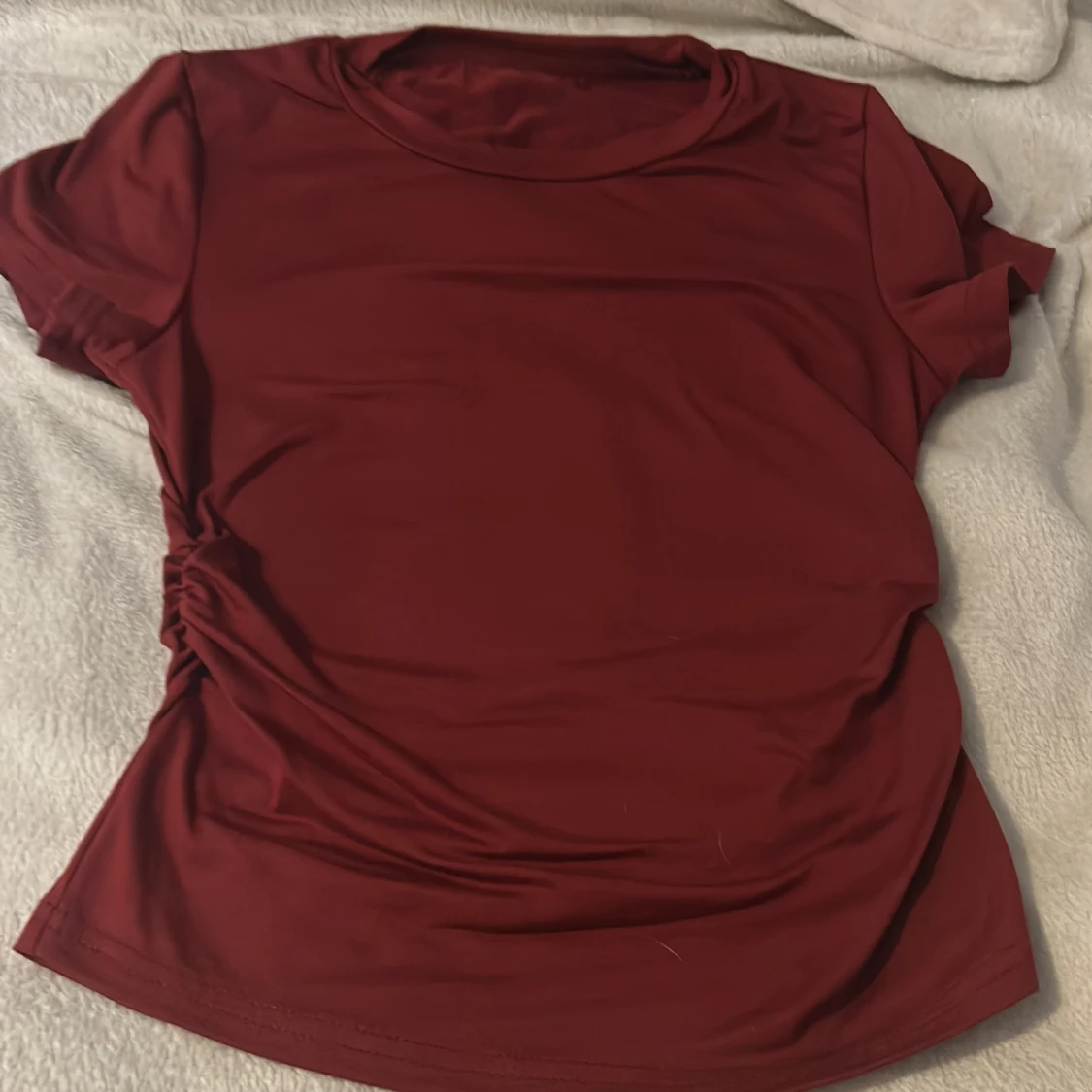 Vinröd kortärmad topp från Shein - 1