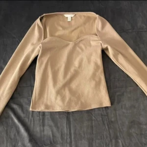 Beige ribbad topp HM - Storlek S, aldrig använd! 