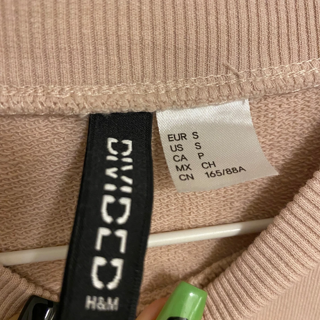 Beige/rosa croppad tröja från H&M Divided - 2