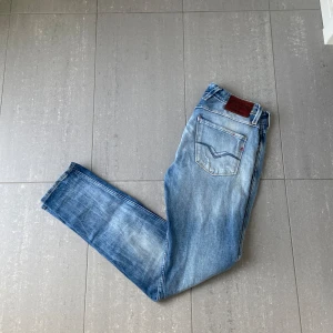 Replay Anbass Jeans  - Säljer nu dessa blåa replay Anbass jeans, skriv för fler bilder/frågor🙌🏼