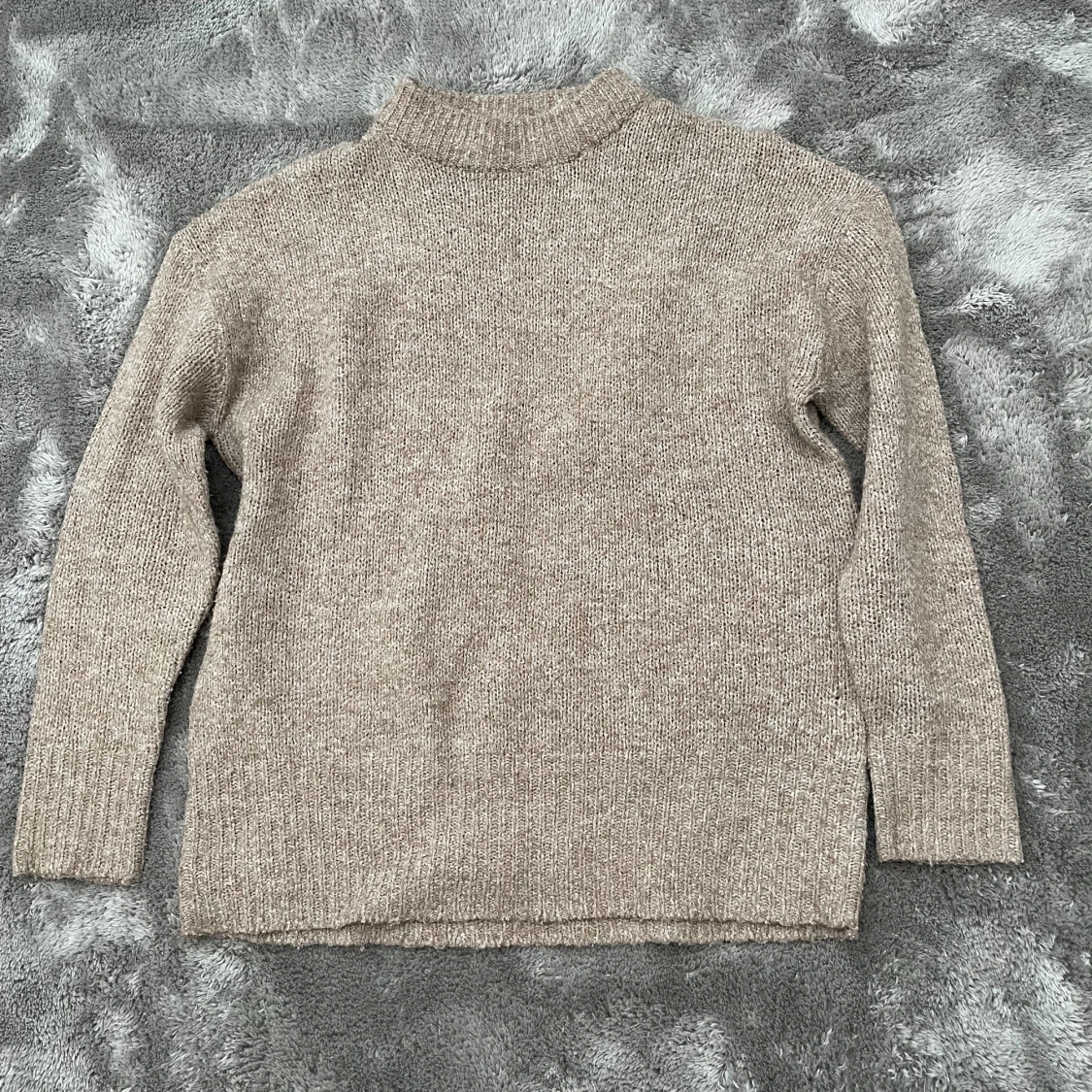 Beige stickad tröja från 157