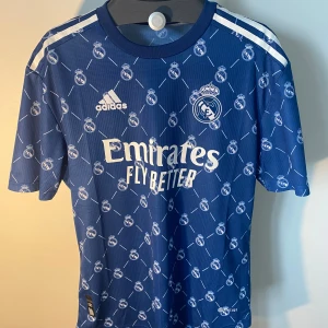 Real Madrid football shirt  - Used just a couple of times  Size M