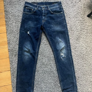 Dondup jeans - Dondup jeans i modellen dian. Fråga om du vill ha fler bilder eller vill ha mått. 