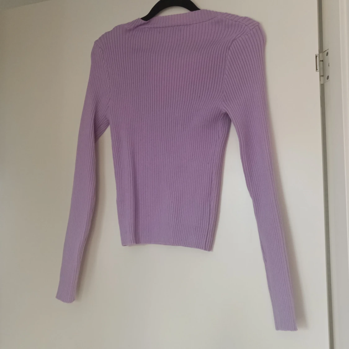 Lila ribbad tröja från SHEIN - 90