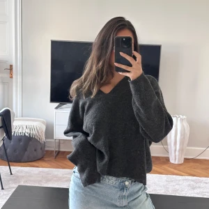 Tröja  - Storlek M, skön, kvalite som inte blir skadad lätt, fin till många tillfällen 