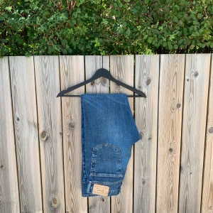 RL jeans - Tja! Säljer mina näsintill helt nya RL jeans. Dem har inga defekter och är i slimfit/straight passformen. Skick 9/10! Funderingar kring jeansen kontakta! Pris kan alltid diskuteras!