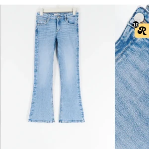 Ljusblå low waist jeans  - Säljer mina ljusblåa lågmidjade jeans från Gina Young!! Inga defekter och sparsamt använda 