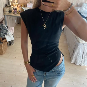 Topp - SUPERSNYGG!! Man kan ha på två olika sätt❣️❣️