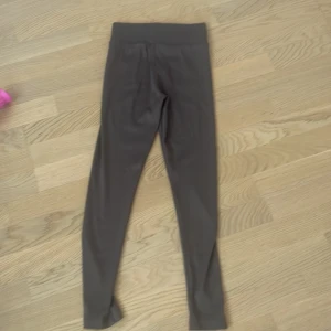 Träningsbyxor  - Mörkgråa tränings byxor , priset kan diskuteras kom privat för bilder