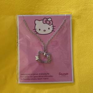 Gulligt rosa Hello Kitty halsband har aldrig använts 