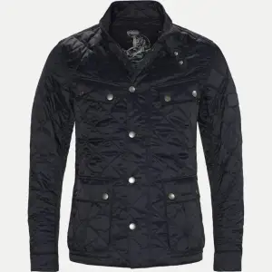 Perfekt höstjacka 🍂  Barbour ariel quilt  Nypris 2500kr Strl M