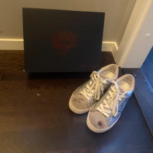 Ed Hardy skor - Hej! Jag säljer mina fina ed Hardy skor i storlek 36❤️