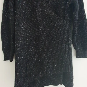 Klänning - Tjock stickad klänning, aldrig använd.