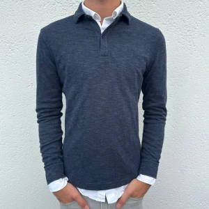 Massimo Dutti Tröja - Tröja från Massimo Dutti | Skick: 10/10 | Storlek: S | Nypris: 699kr | Säljer för 379kr | Spårbar frakt via Postnord eller Instabox | Hör av dig vid frågor eller funderingar