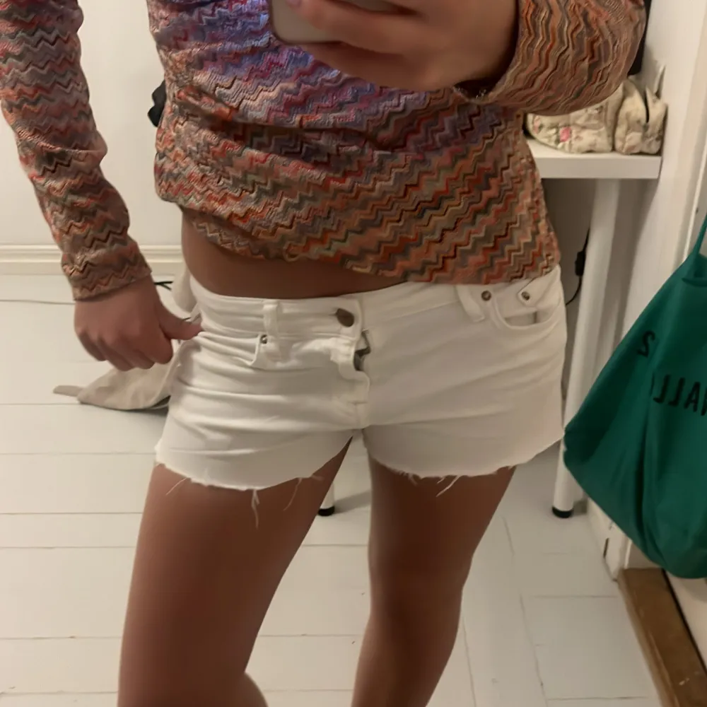 Vita jeans shorts från zara 🤍. Shorts.