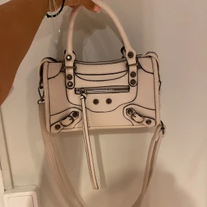 Balenciga liknande väska  - Helt ny från Spanien. Liknande väska 