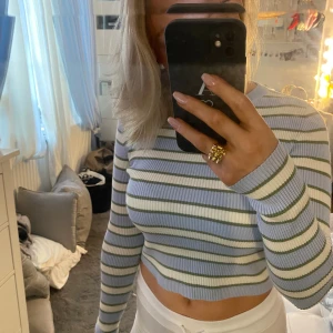 Randig långärmad tröja  - Väldigt bra skick 