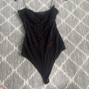 body - säljer för att använder nästan aldrig,storlek L men passar säkert som M 