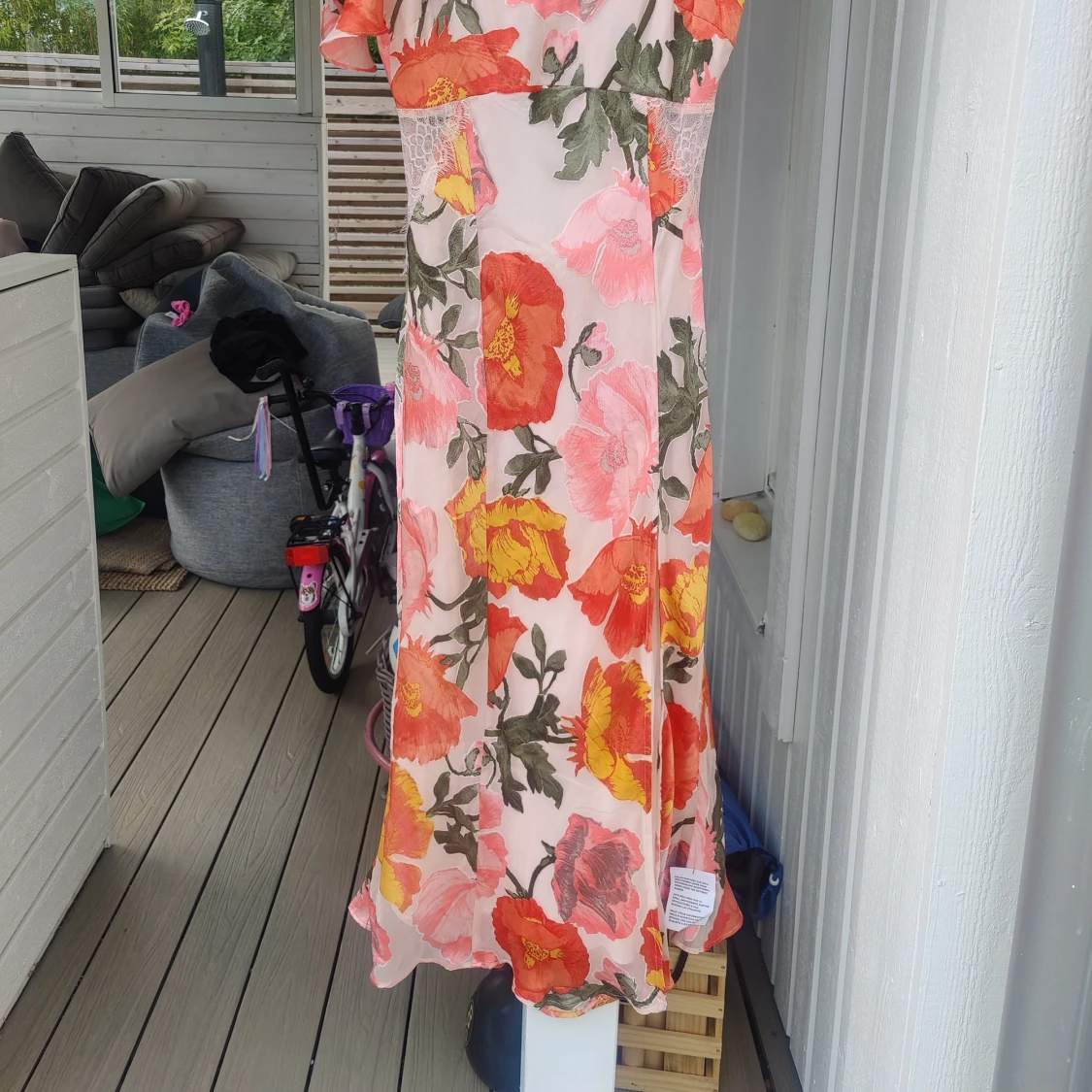 Vacker blommig klänning  - 91