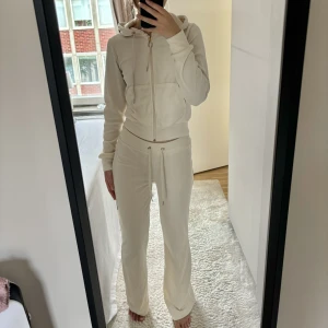 Gina tricot velour set xs - Använd endast fåtal gånger. Inga defekter. Xs i båda delar. Nypris 600