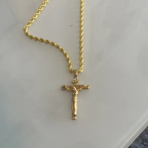 Cordell länk med kors -  guld pläterat