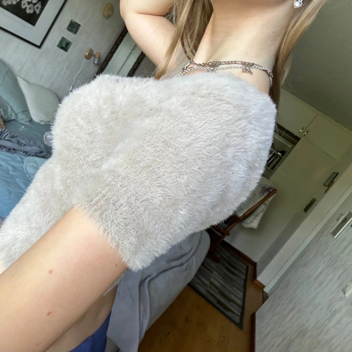 Beige fluffig topp från Forever 21 - 91
