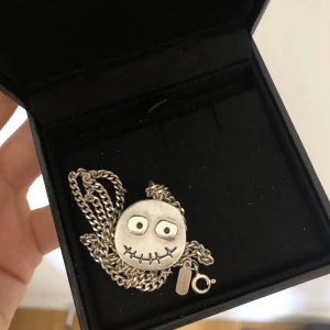 Maria Nilsdotter halsband - Säljer mitt superfina unika halsband från Maria Nilsdotter!❤️ så fint skick, box medföljer såklart