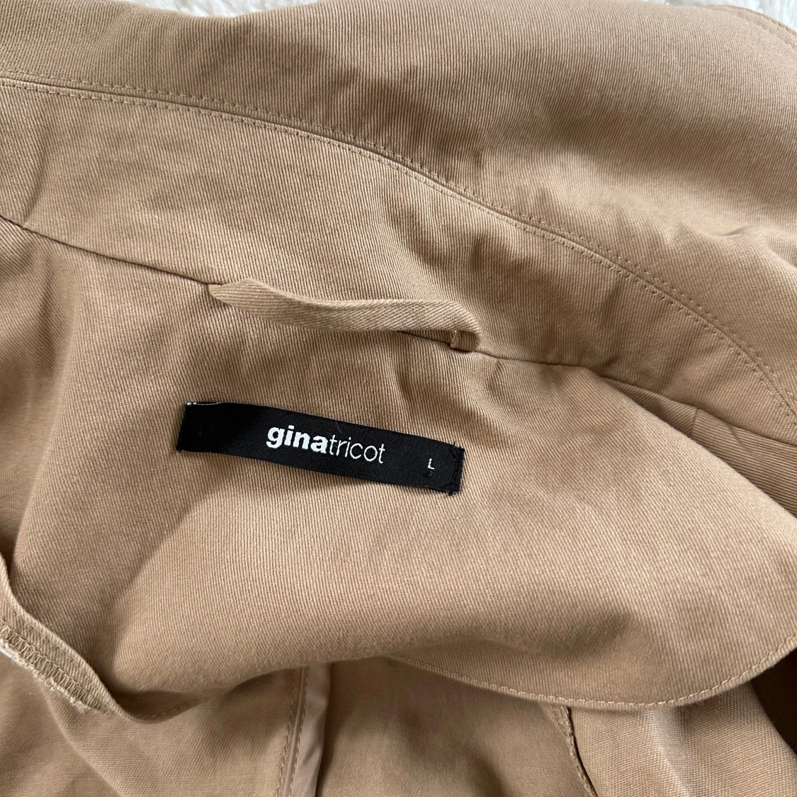 Beige trenchcoat  - 92