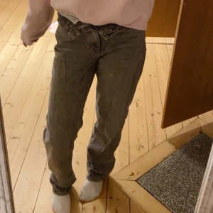 Jeans - Ett par fina jeans som jag inte använder längre. Använt fåtal gånger så de är i bra skick.🩷