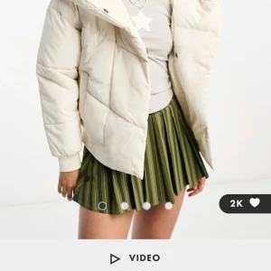 Puffer jacket  - Vinterjacka från Noisy may (köpt på ASOS förra året). Använd, men inga tecken på det. Levereras nytvättad såklart!!