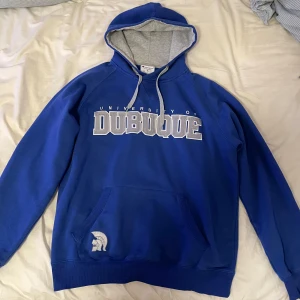 Champion Hoodie - Hoodie i en häftig blå färg💙 Köpt på second hand!